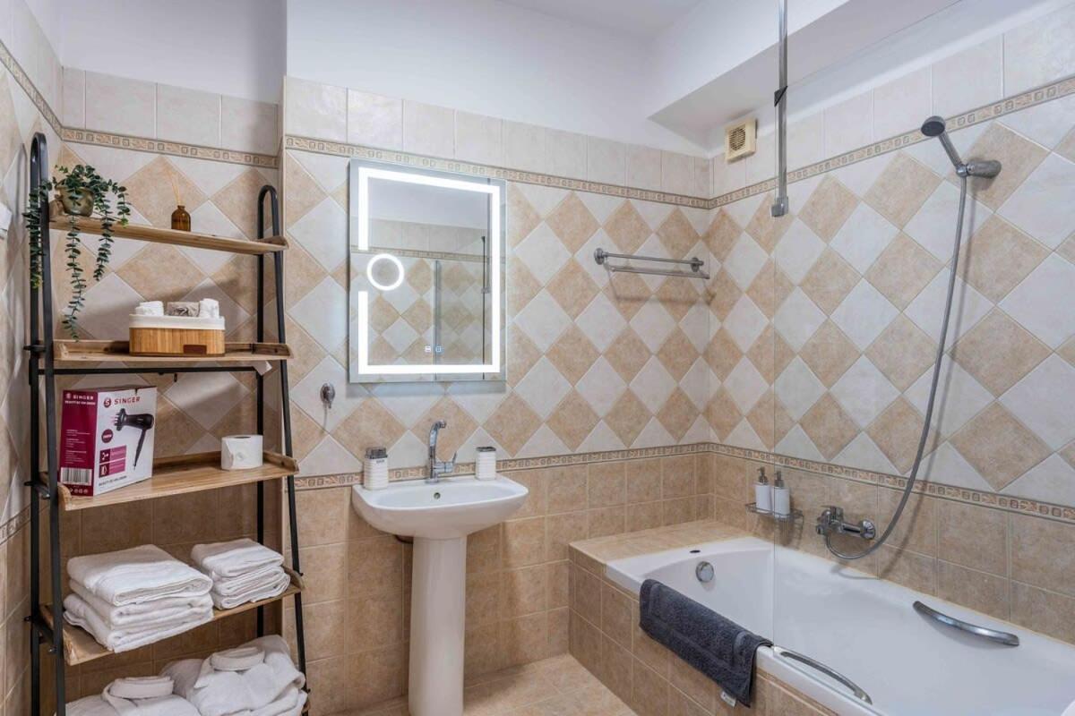 Sitia Panoramic Penthouse - Close To Sandy Beach - Private Parking Exterior foto